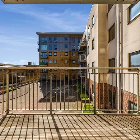 Luxe 1 Bed Flat 5 Mins To Stratford - Free Parking Apartment London Exterior photo