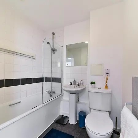 Luxe 1 Bed Flat 5 Mins To Stratford - Free Parking Apartment London Exterior photo
