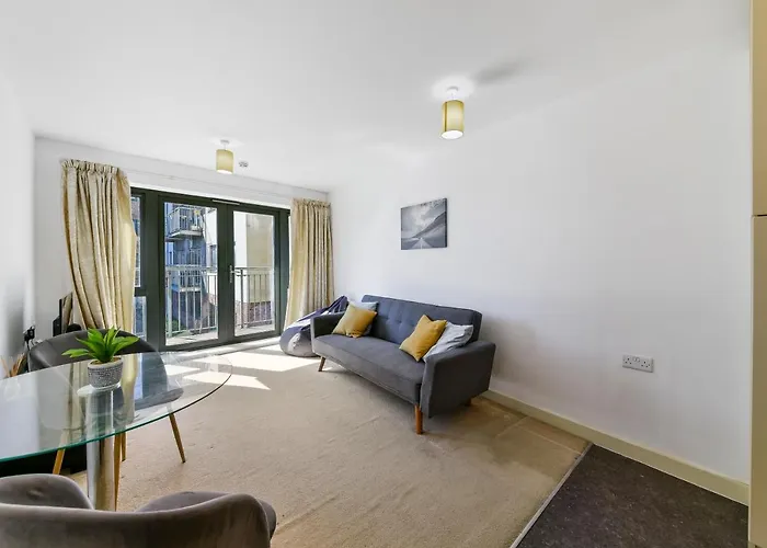 Luxe 1 Bed Flat 5 Mins To Stratford - Free Parking