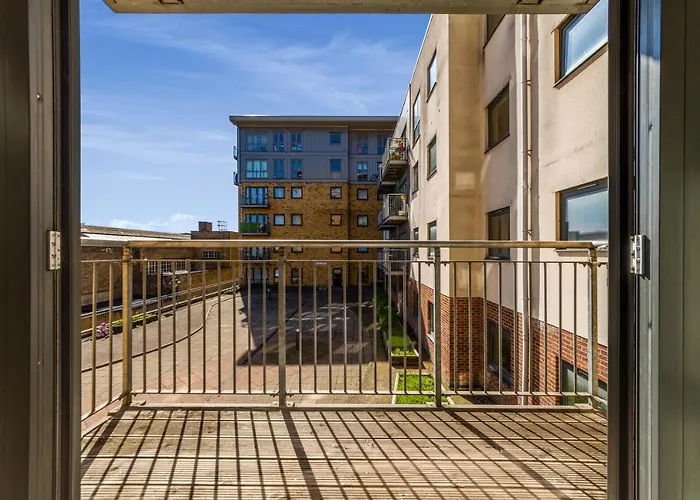 Luxe 1 Bed Flat 5 Mins To Stratford - Free Parking