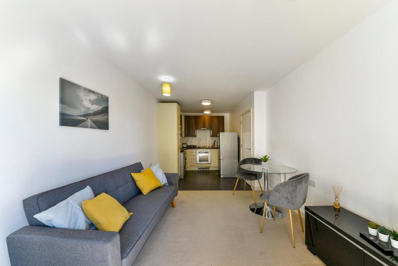 Luxe 1 Bed Flat 5 Mins To Stratford - Free Parking Apartment *
