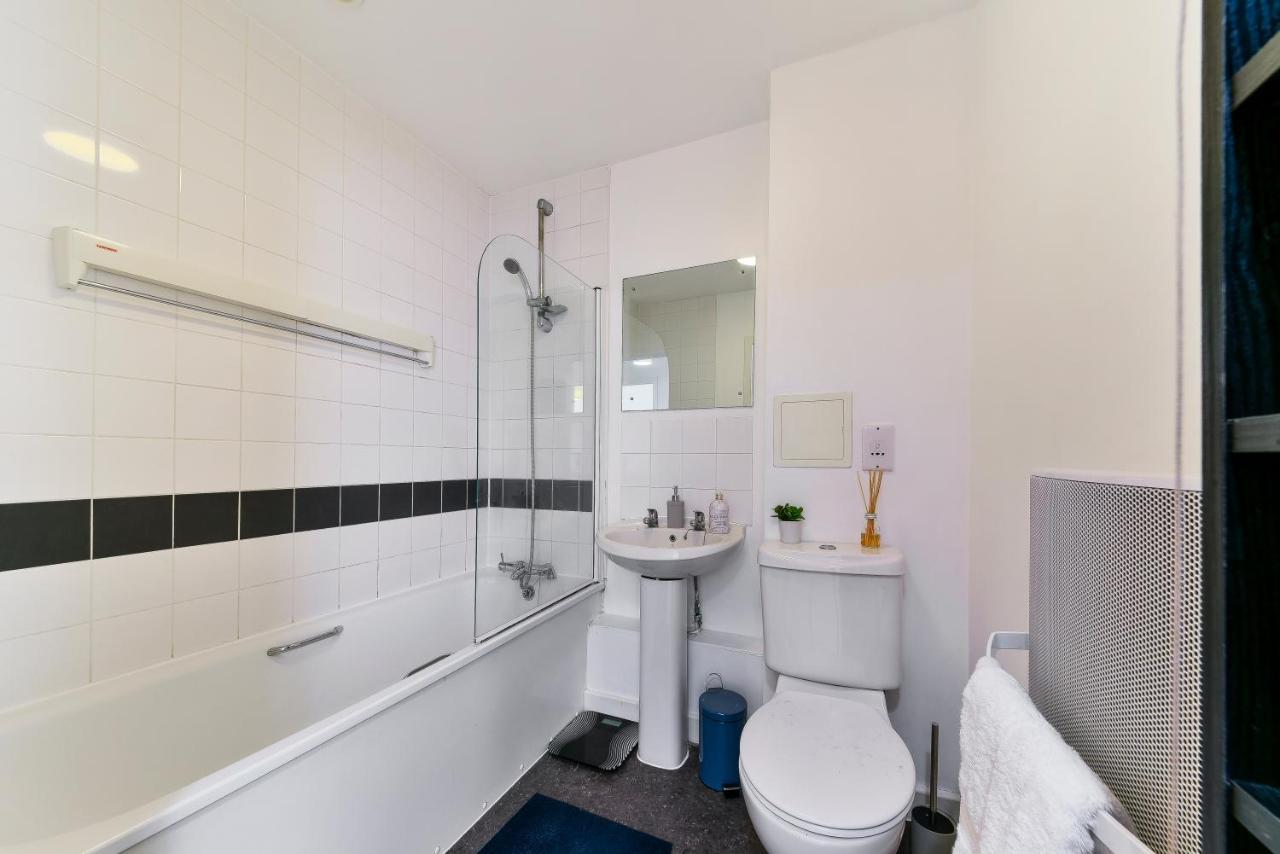 Luxe 1 Bed Flat 5 Mins To Stratford - Free Parking *